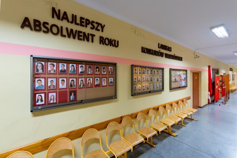 Realizacje gablot informacyjnych