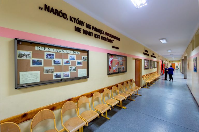 Realizacje gablot informacyjnych